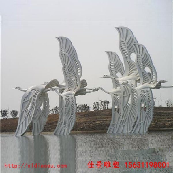 不锈钢镂空仙鹤水景雕塑