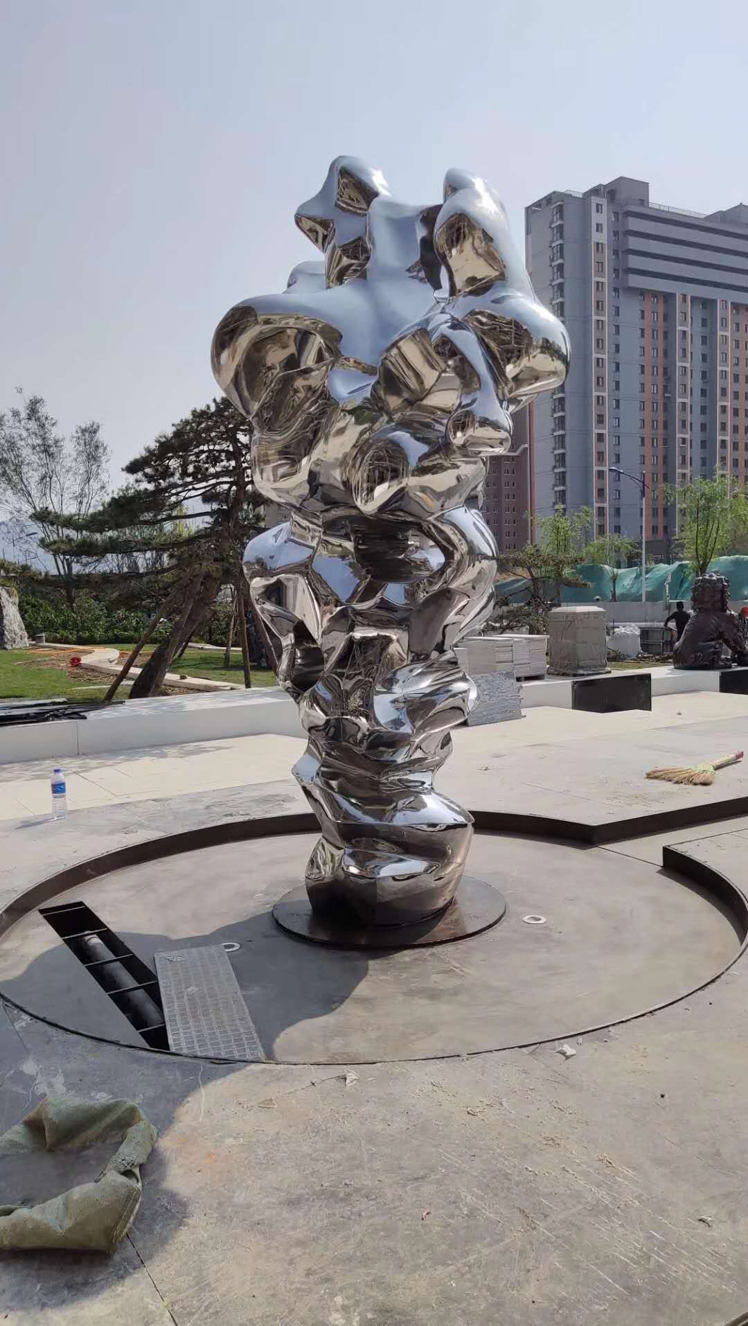 不锈钢户外太湖石雕塑