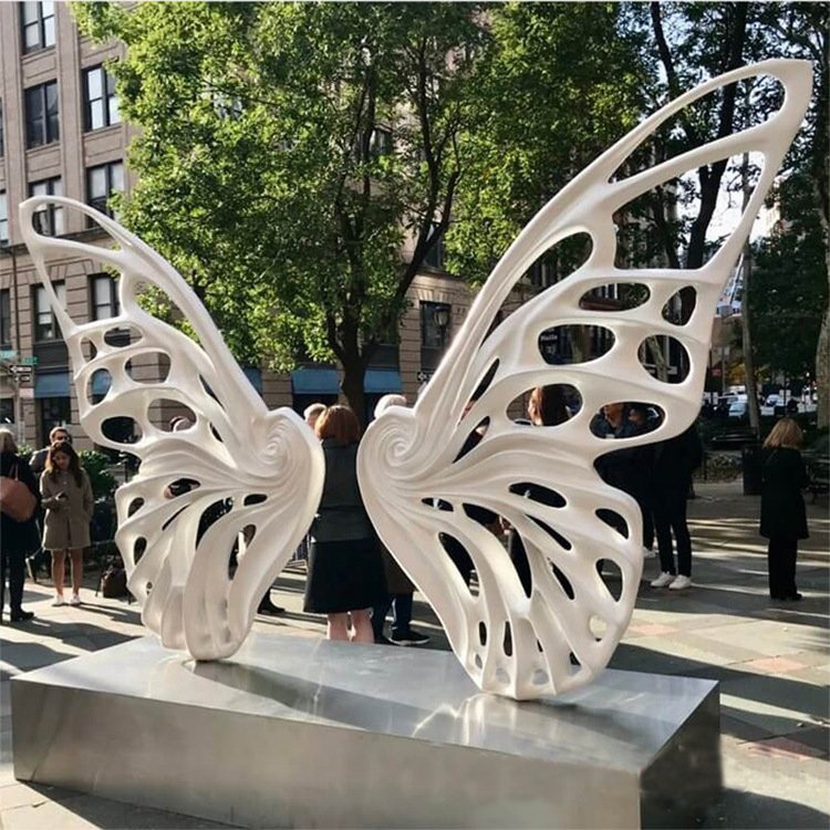 蝴蝶镂空城市动物雕塑