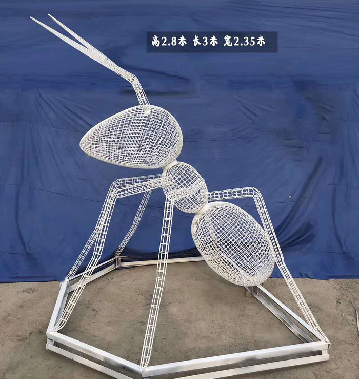 不锈钢蚂蚁镂空动物雕塑
