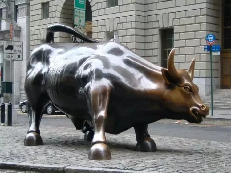 华尔街牛公司门口景观铜雕