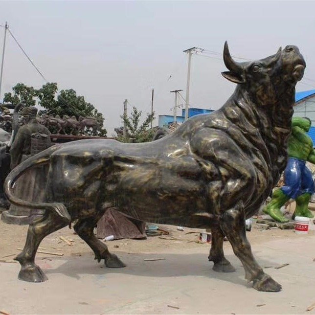草坪黑色牛动物标志铜雕