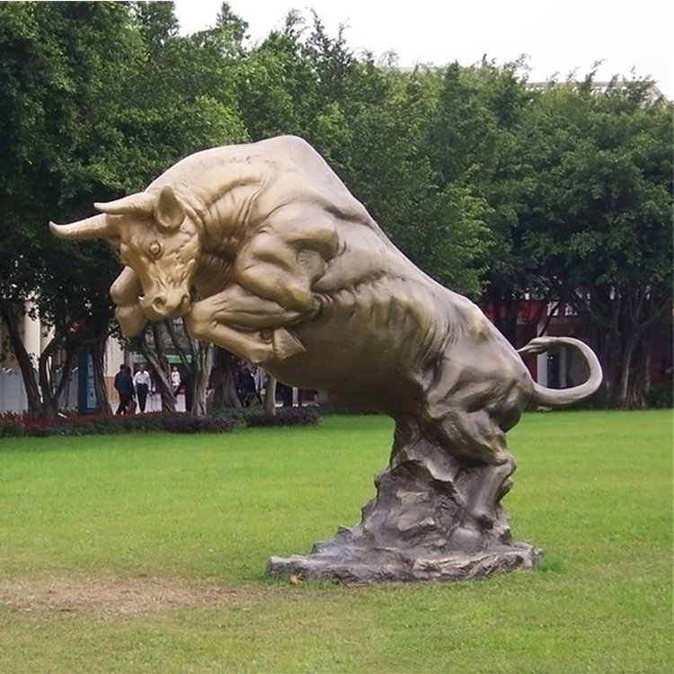 抬腿牛动物标志铜雕