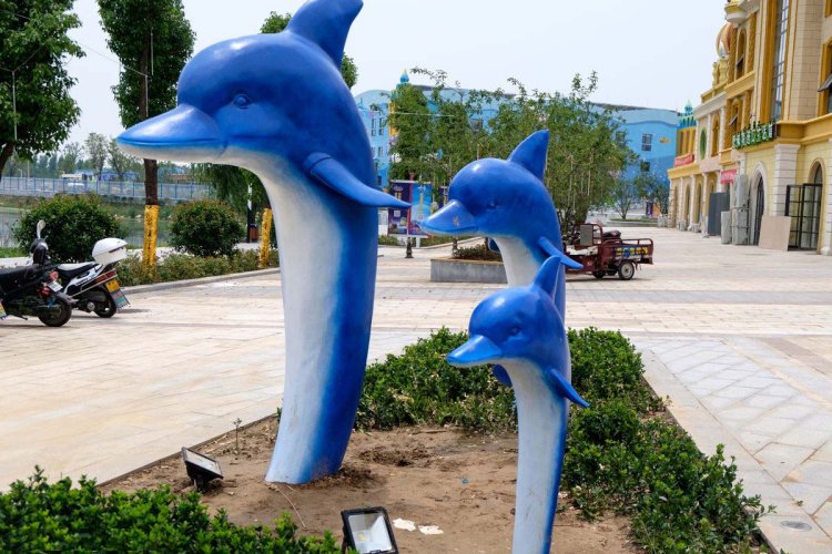 不锈钢母子海豚动物雕塑