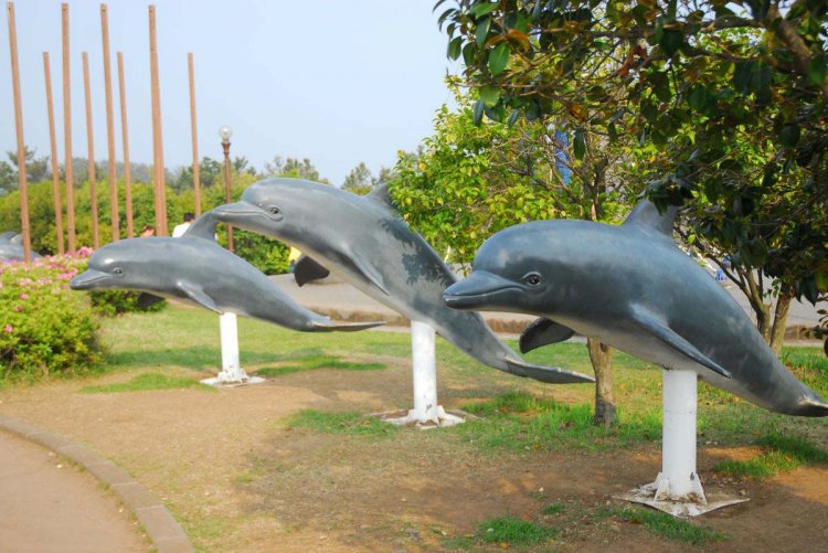 不锈钢海豚步行街动物雕塑
