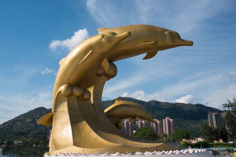 不锈钢金色海豚动物雕塑