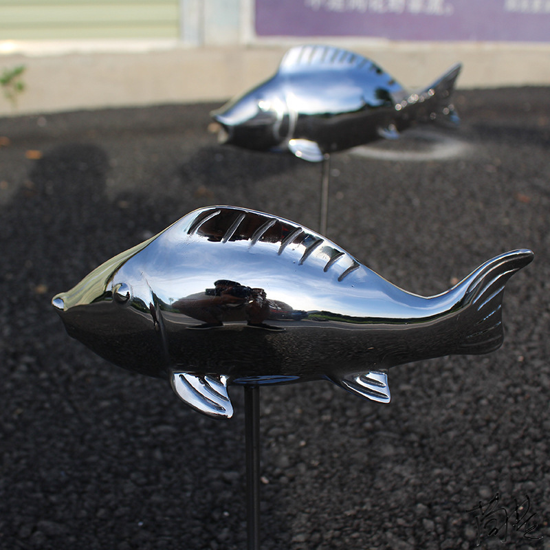 不锈钢镜面鱼动物雕塑