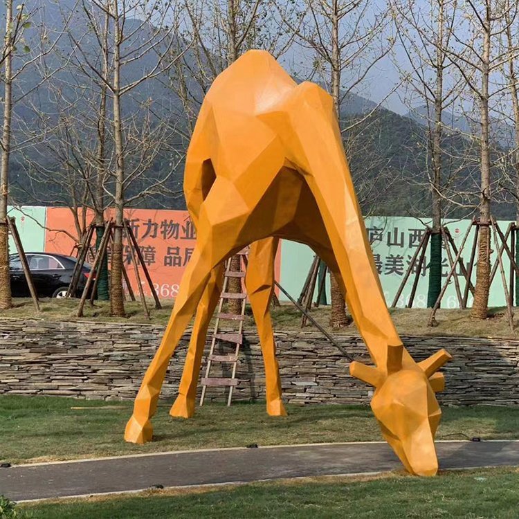 不锈钢长颈鹿草坪动物雕塑