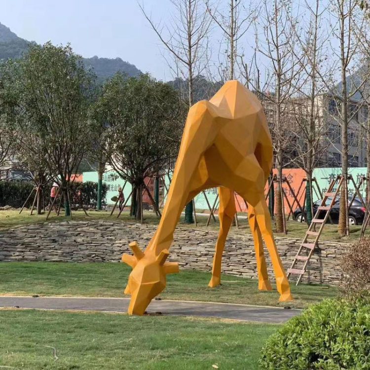 不锈钢长颈鹿广场雕塑
