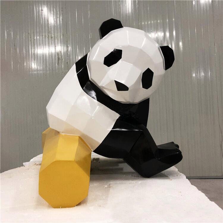 不锈钢熊猫爬行动物雕塑