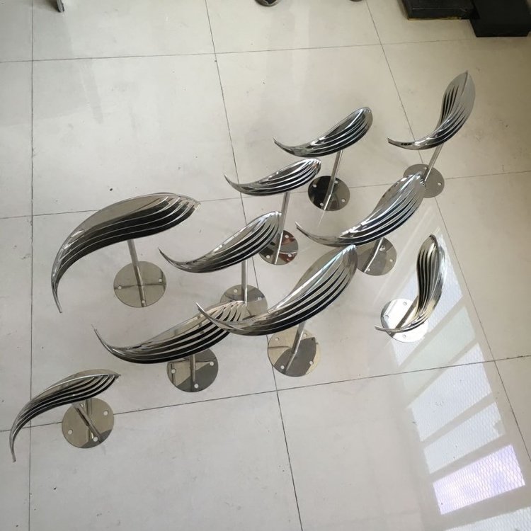 不锈钢切面鱼动物雕塑