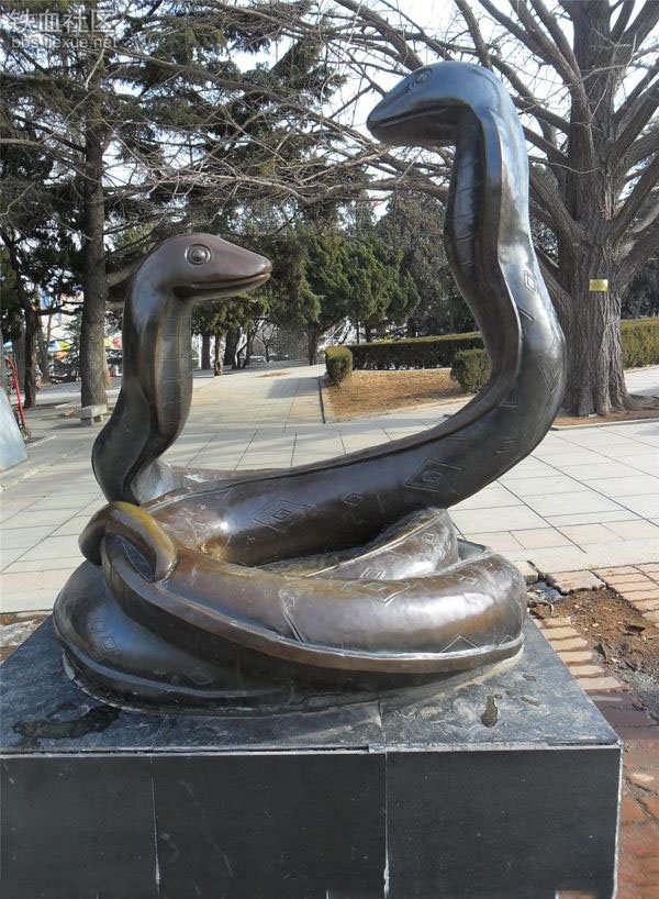 生肖蛇动物标志铜雕