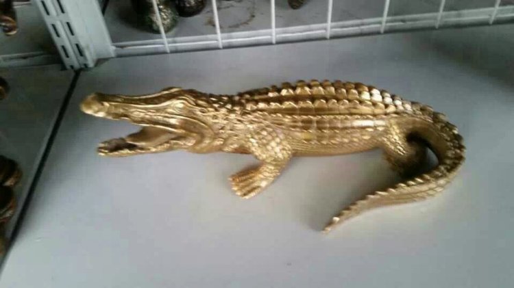 金色鳄鱼动物景观铜雕