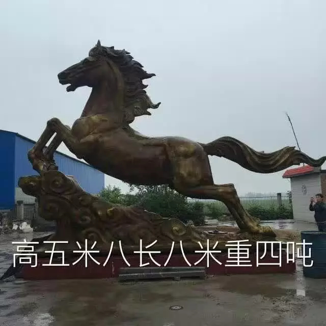 广场跳跃马动物铜雕