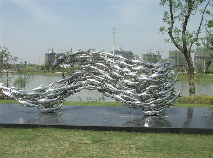 街头不锈钢鱼动物雕塑