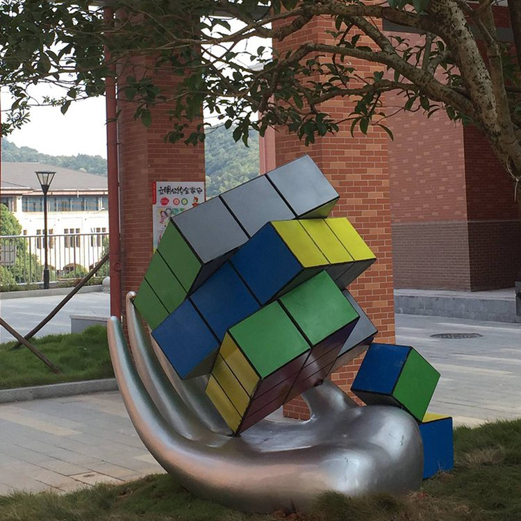 彩绘魔方不锈钢景观雕塑