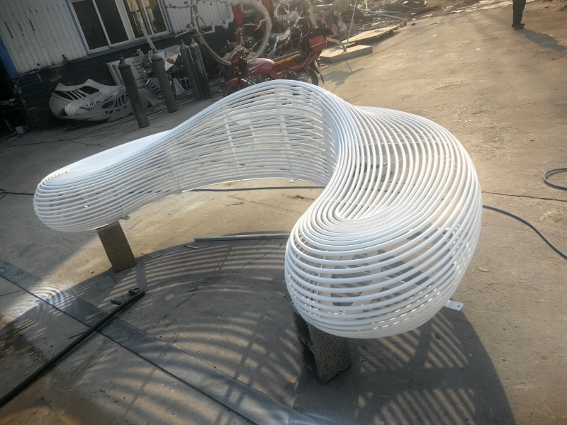 不锈钢树池坐凳雕塑