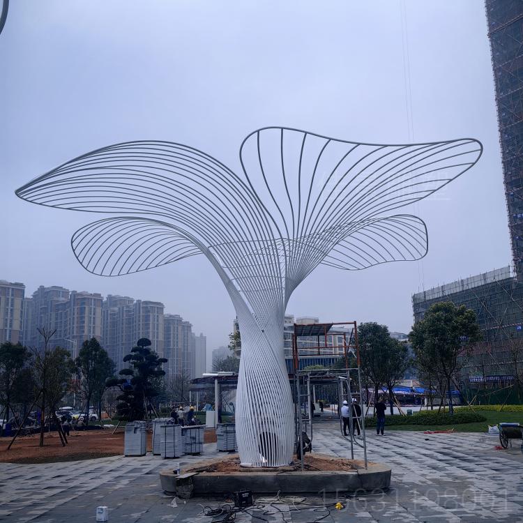 广场不锈钢镂空树雕塑
