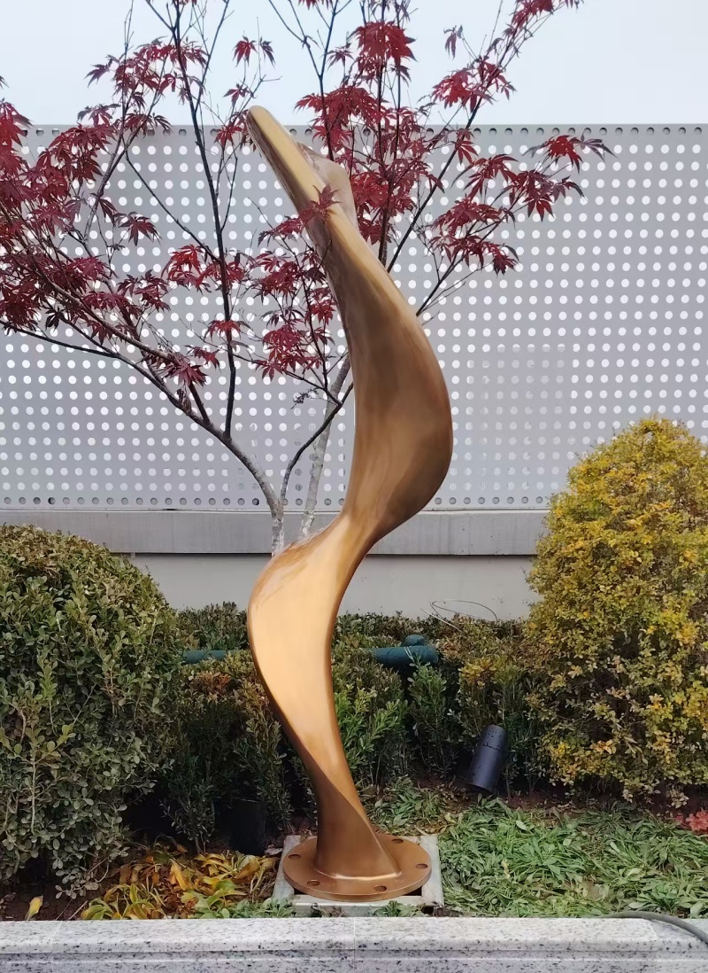 镂空树雕塑的 “色彩搭配” 如何强化核心寓意的表达