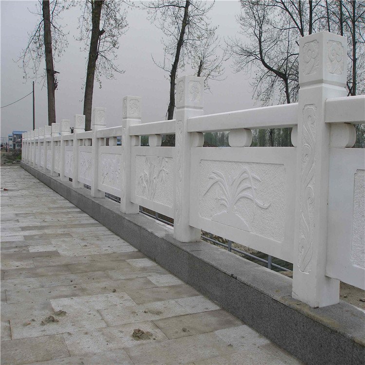 不同场景（景区、小区、商业体）的栏杆雕塑设计有何差异